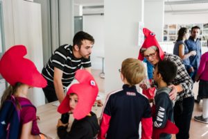 Des enfants découvrent la Fête de la République de Chenôve