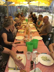 repas de chantier avec les habitants et les partenaires